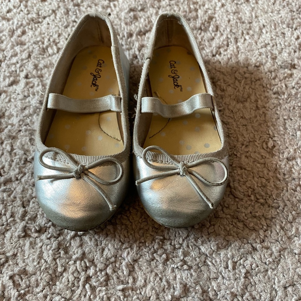 Girls silver Cat & Jack ballet flats